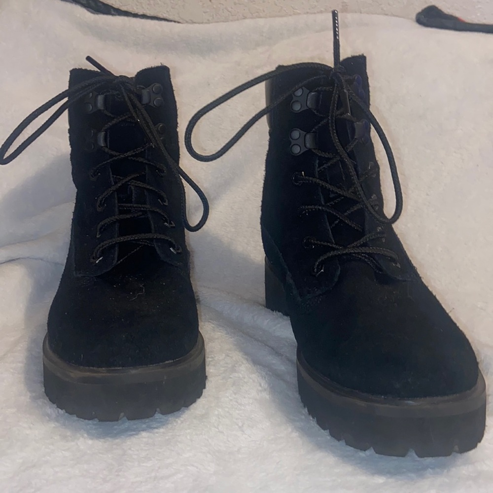 Barely worn women timberland size 9